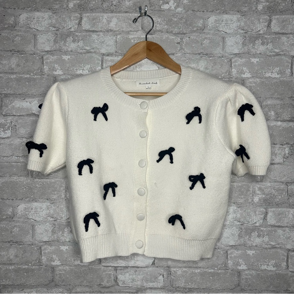 EUC Threaded Leaf Cardigan Sweater with Knitted Bow Embellishments Size Large